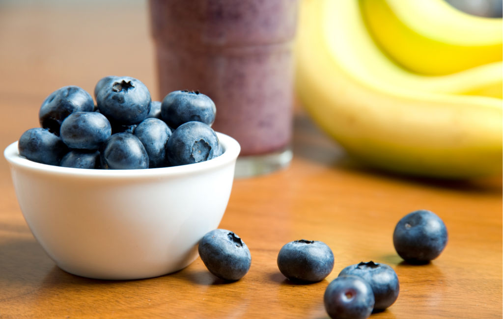 blueberry banana smoothie with CBD oil