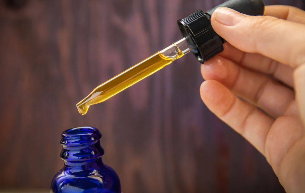 cbd oil dropper